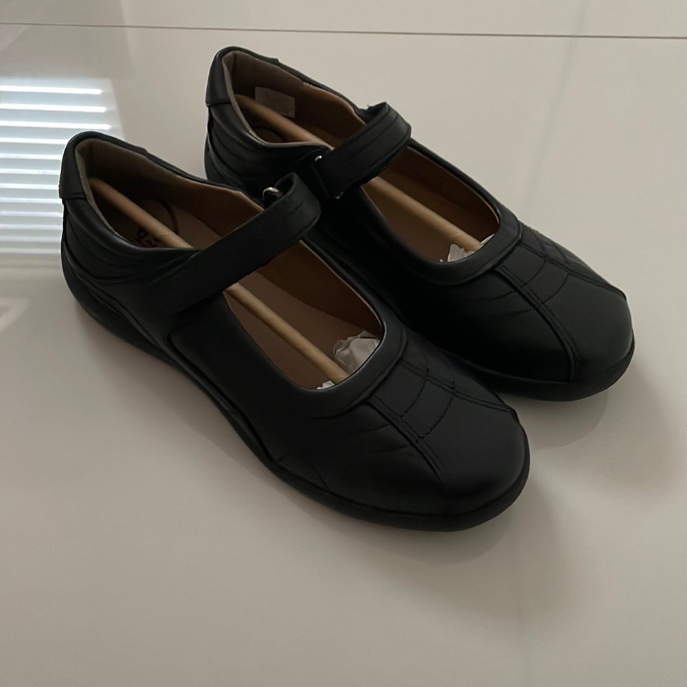 Stride rite Claire Mary Jane uniform shoe